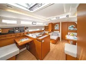 Evelina, Interior image