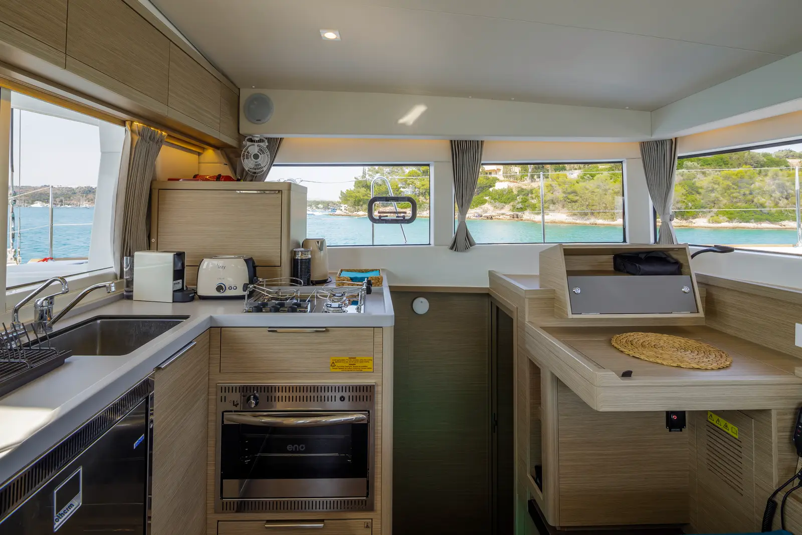 DEMY, foto 2