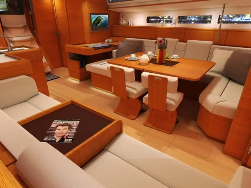Oceanlord, Interior image