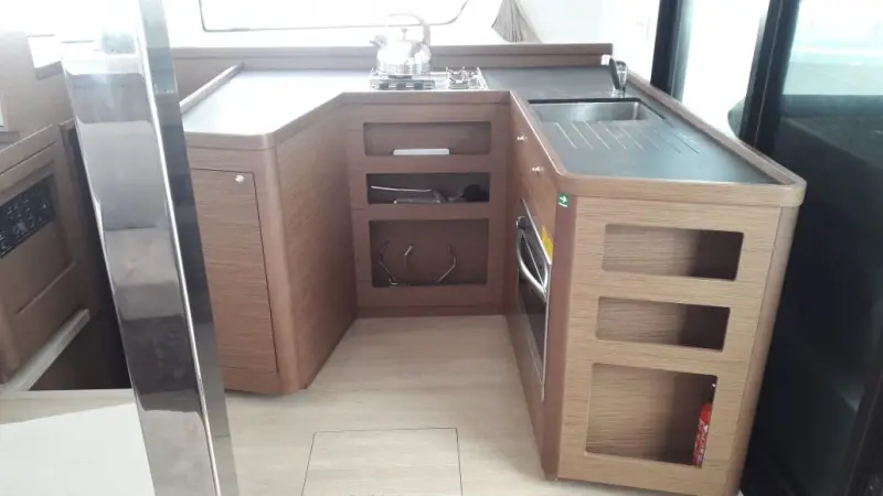 Utopia, Kitchen 2