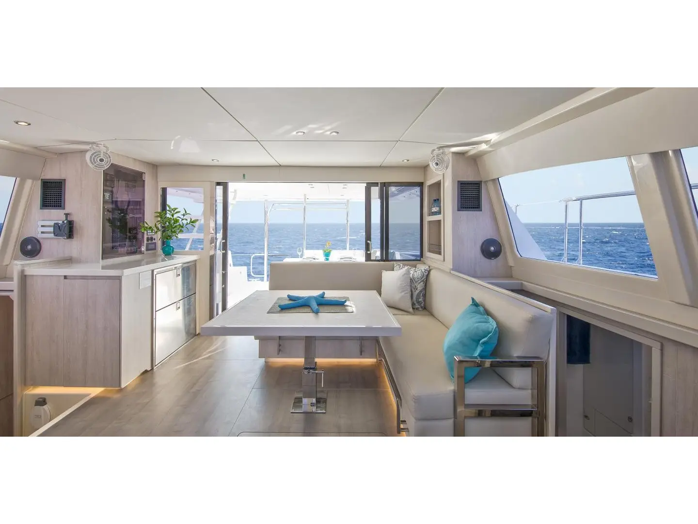 Aquaholic, Interior image
