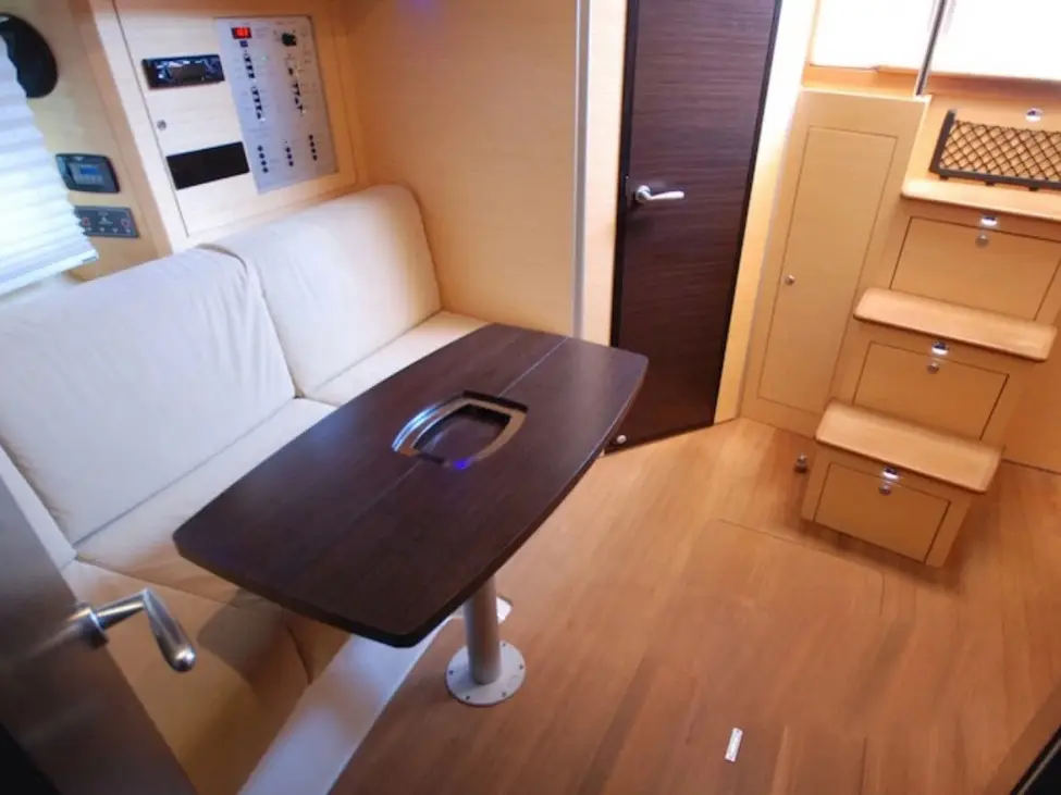 Tottoi, Interior image