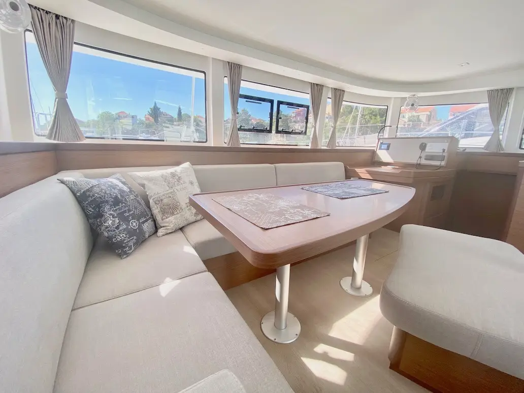 GRAND DELUXE II, Interior image