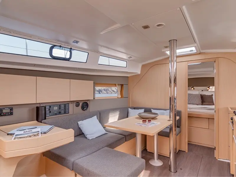 Oceanis 38.1 Classic, Interior image