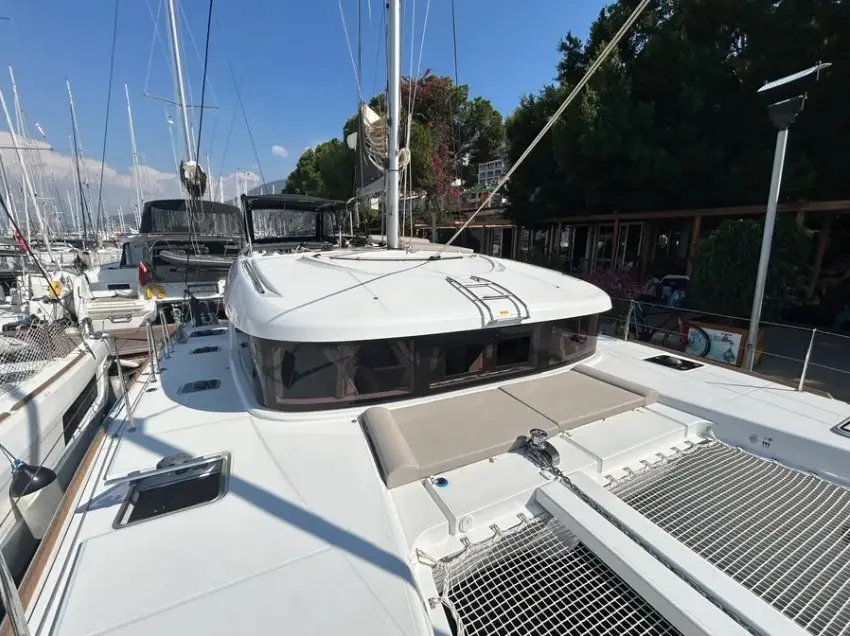 Sail Aries, photograph 7