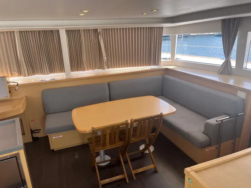 CARIAMA (air condition, generator, water maker, flybridge), Interior image