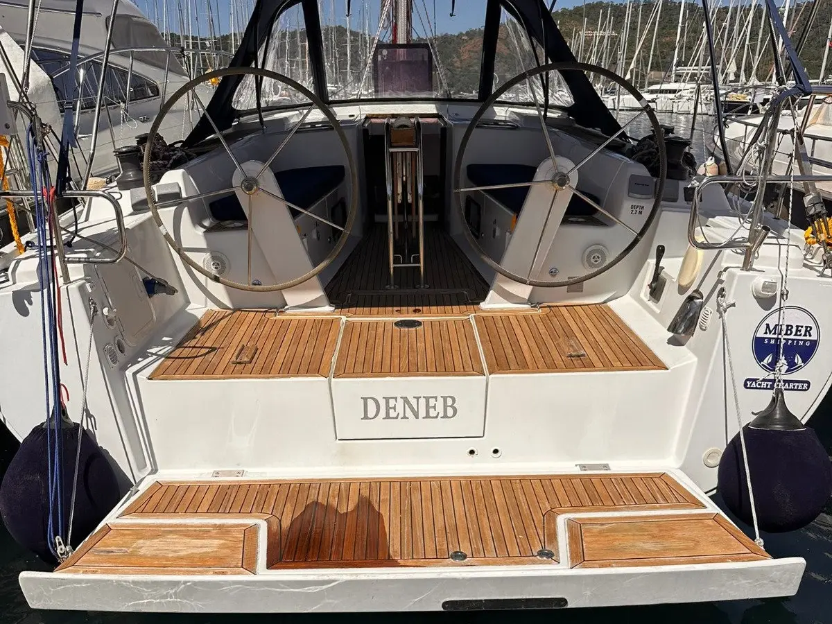 Deneb, Main image