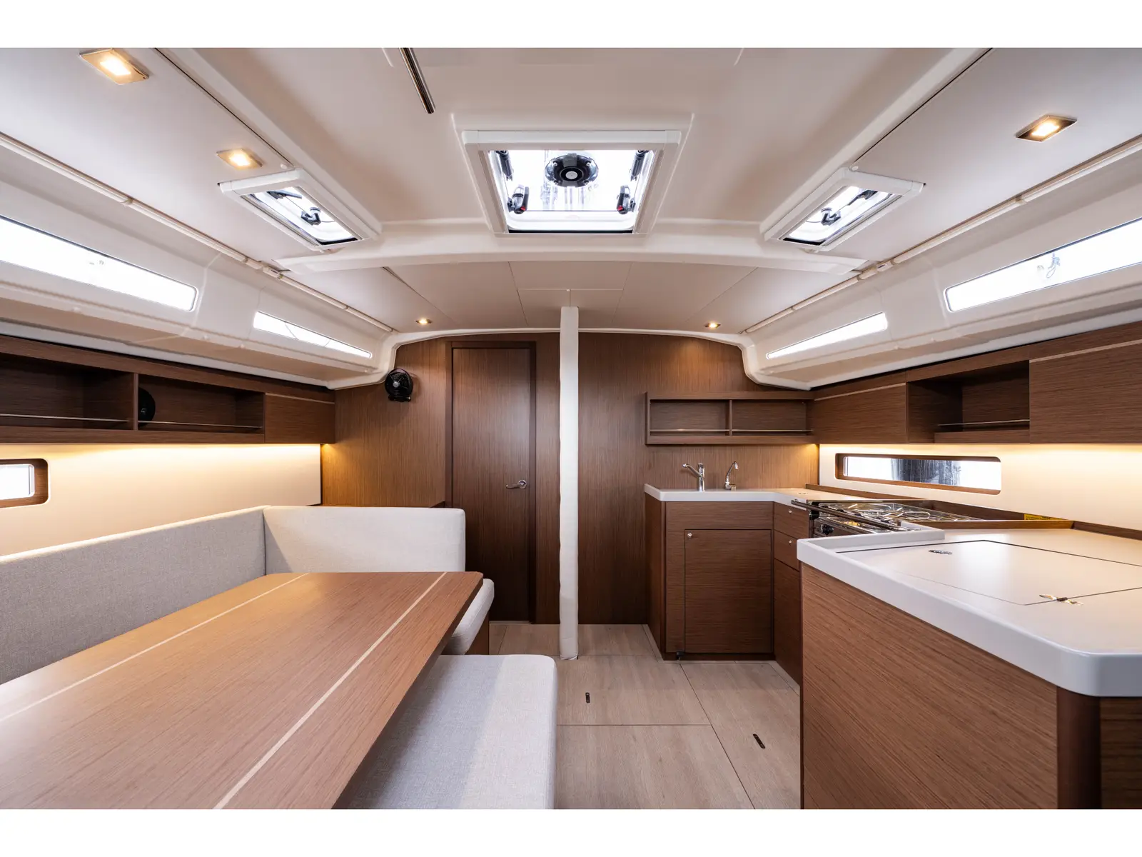 Pure Chaos, Interior image