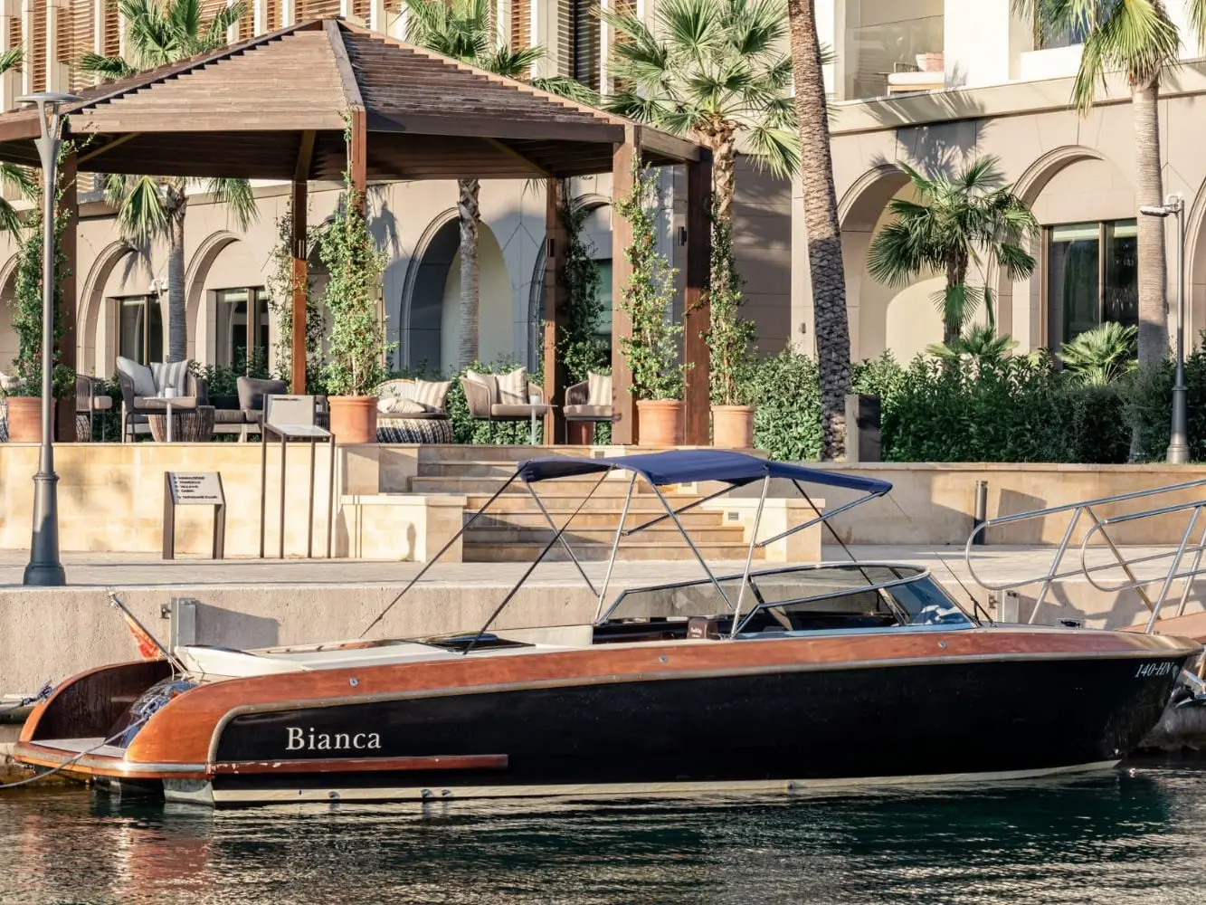 Bianca, Motorboat