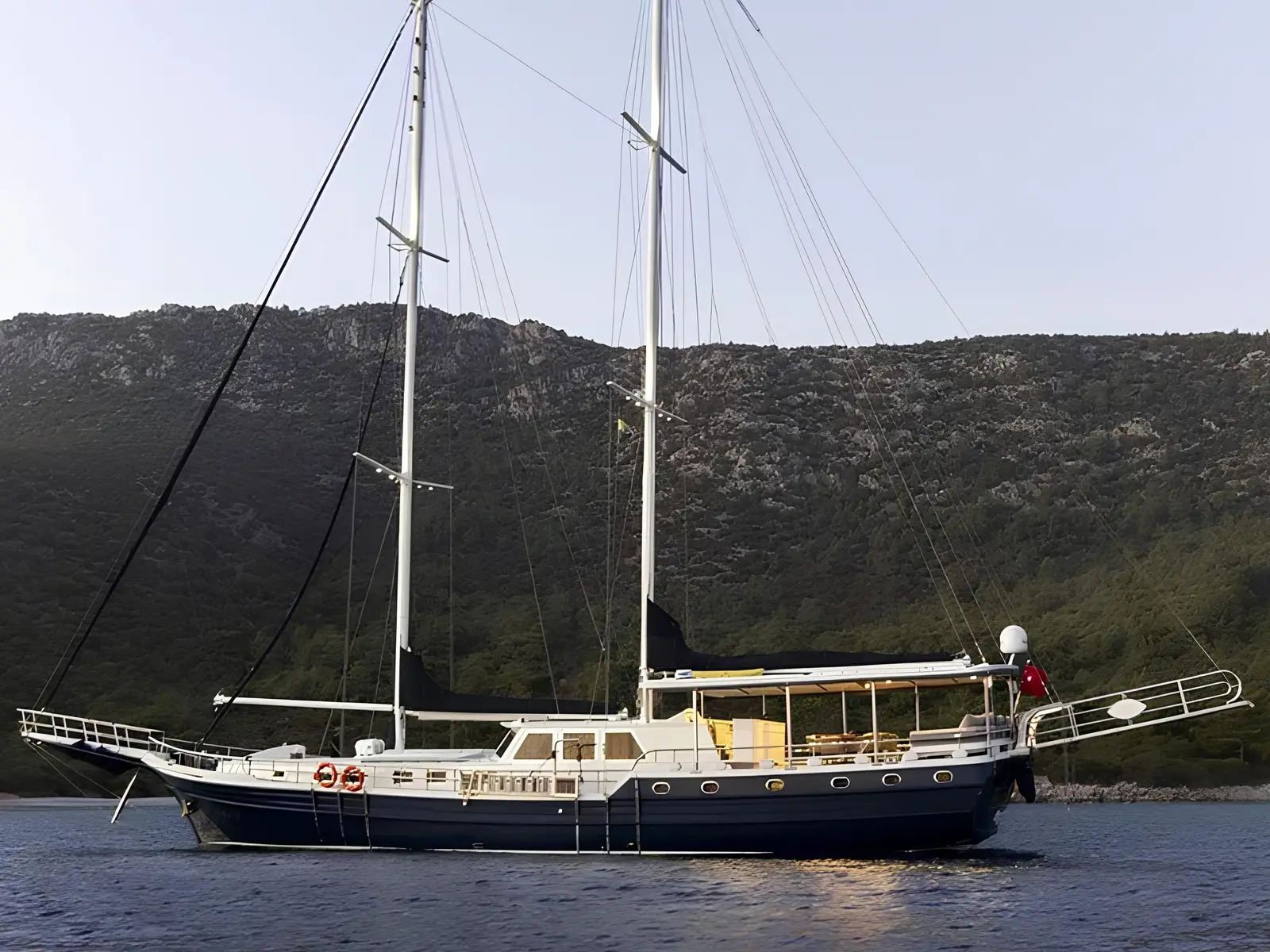 The Blue Sea, Main image