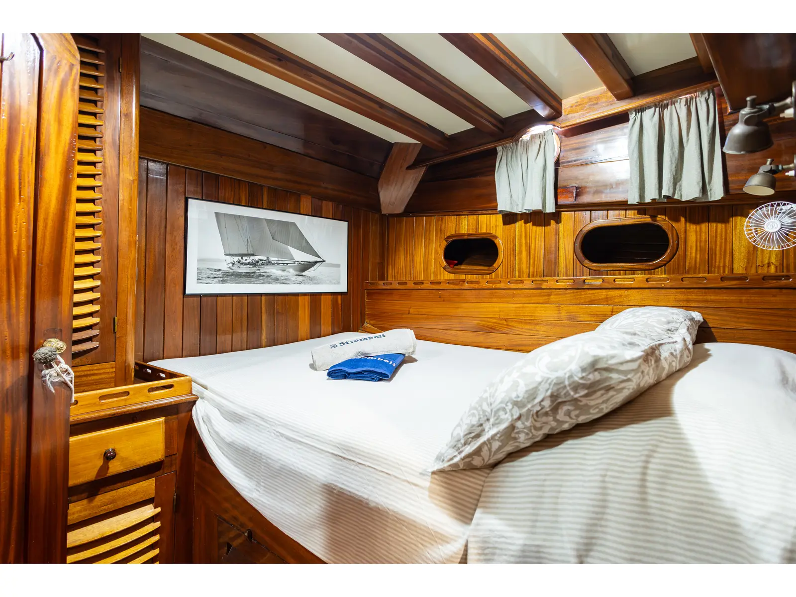 Aeolian Island Cabin 5, Interior image
