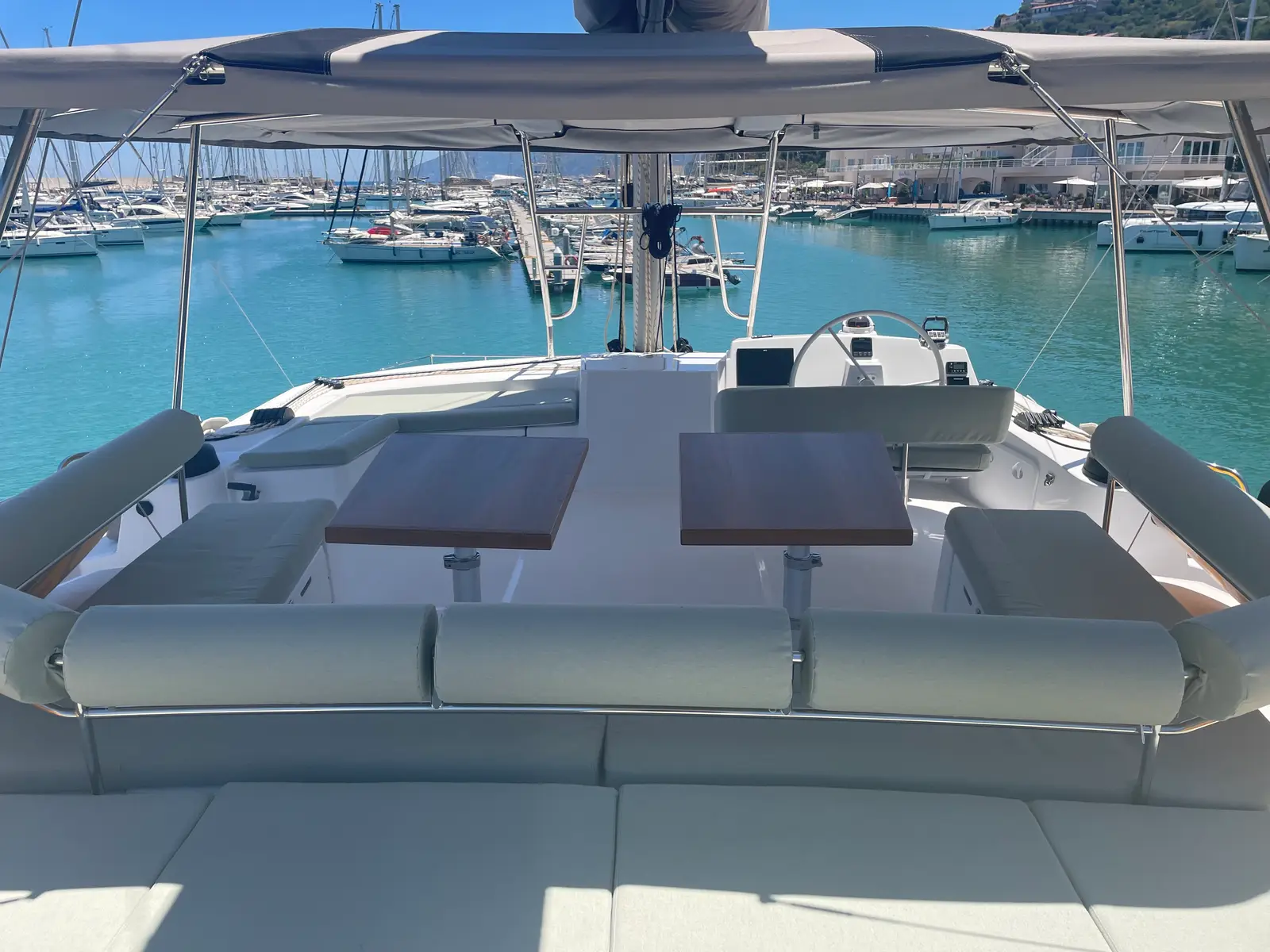 Maia, Flybridge