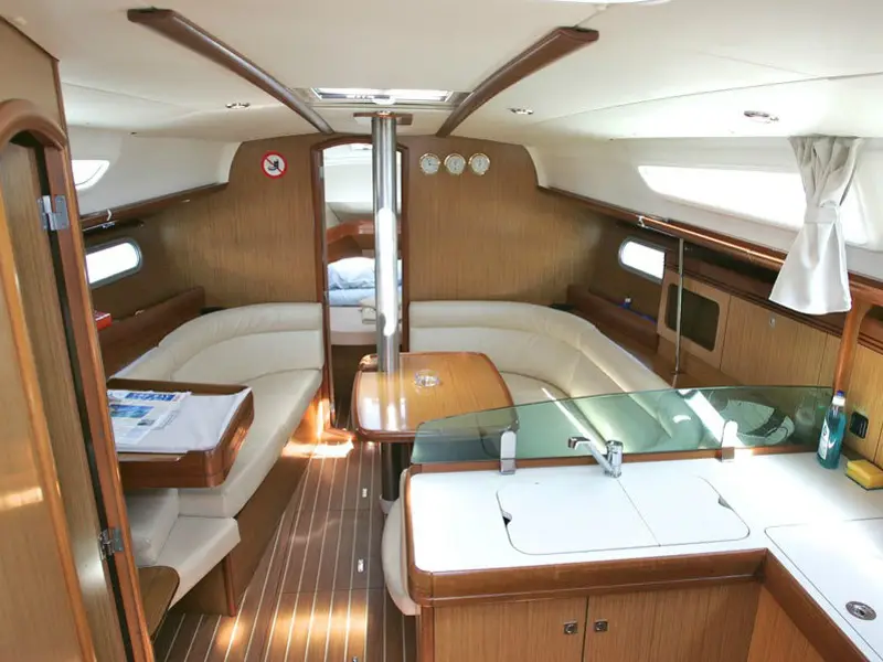 Babis, Interior image