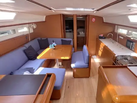 Alea, Interior image
