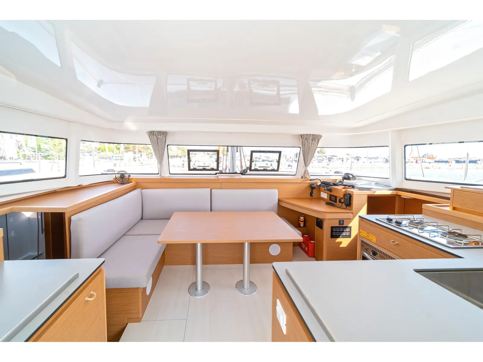 Luna, Interior image