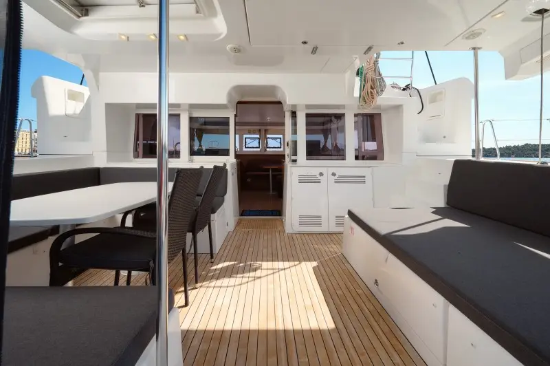 Zuzo 2, Lagoon 450
