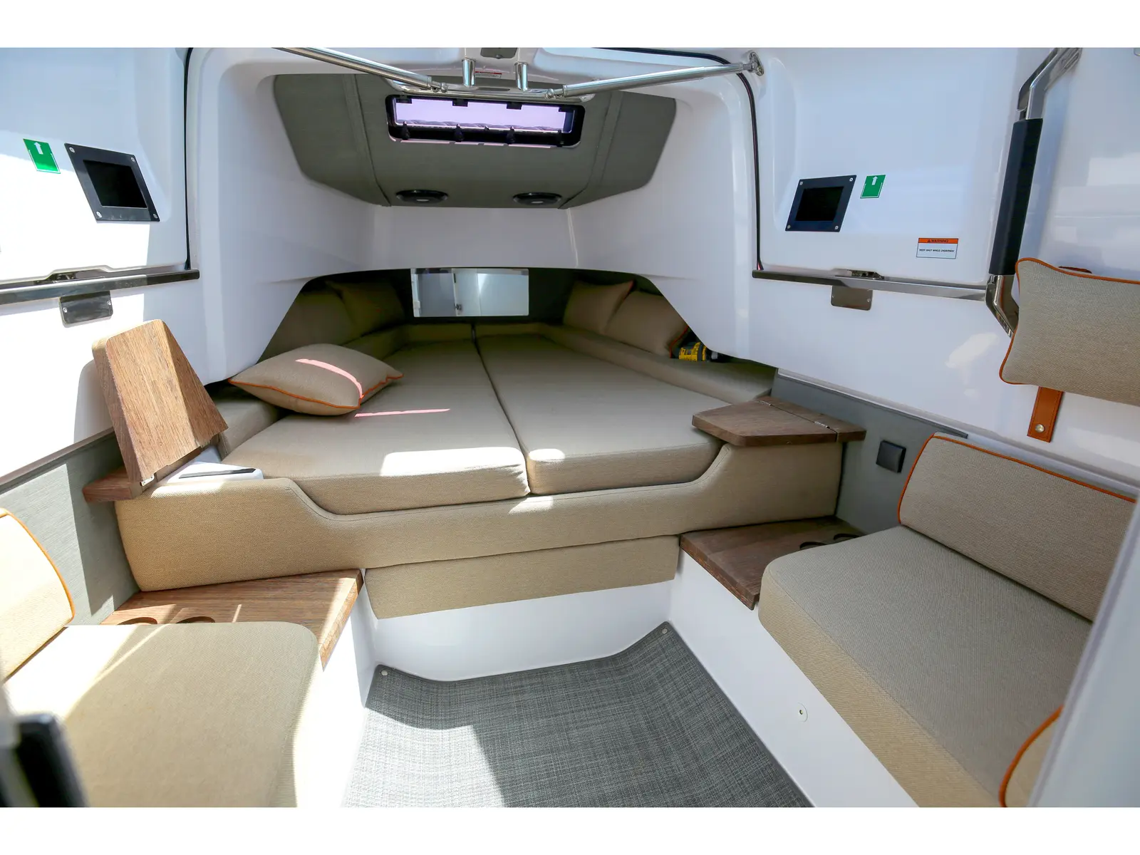 VIDA, Interior image