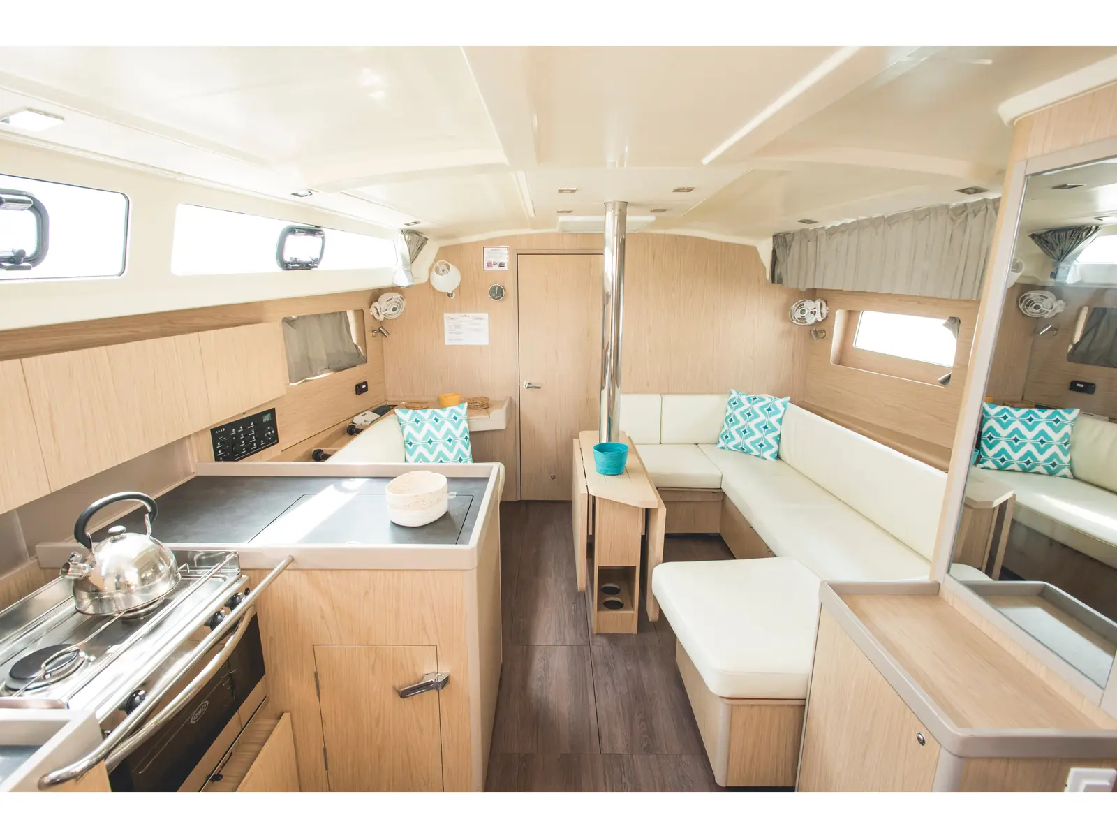 Hydros - Standard line, Interior image