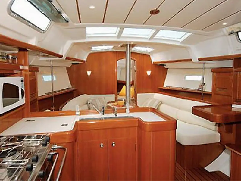 Mirfak, Interior image