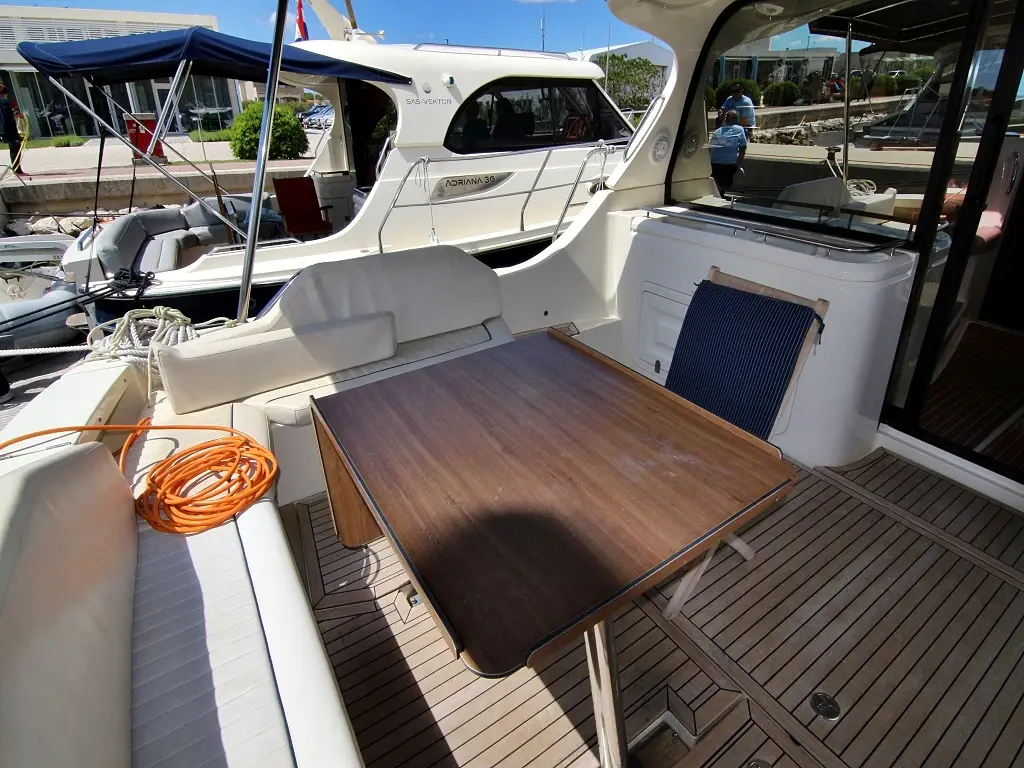 FRANKA, Exterior image