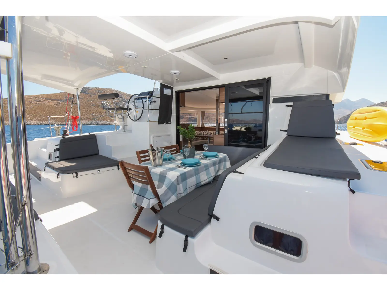 Alima, Interior image