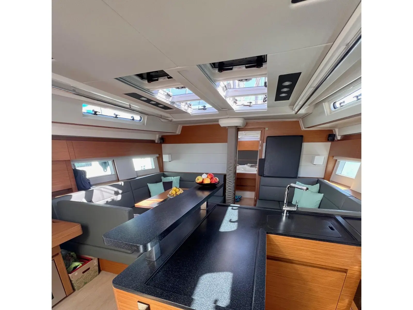 JOANNA, Interior image