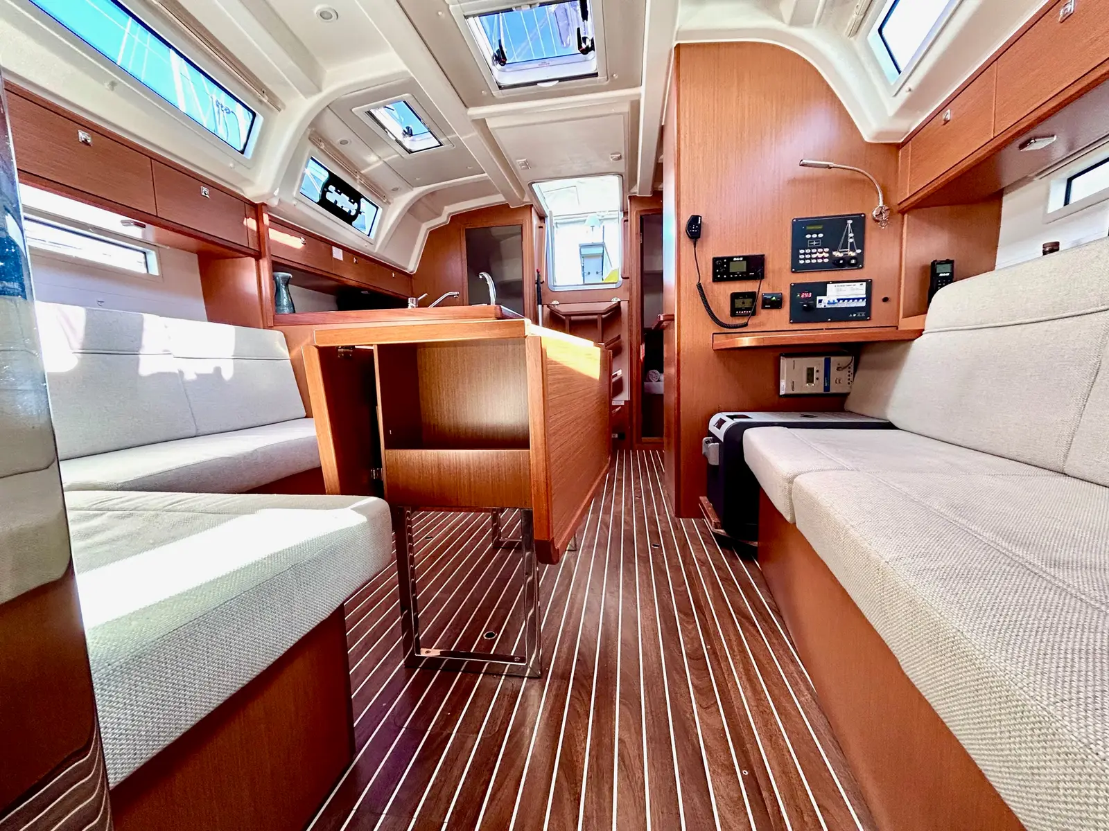 Enjoy The Silence, Interior image