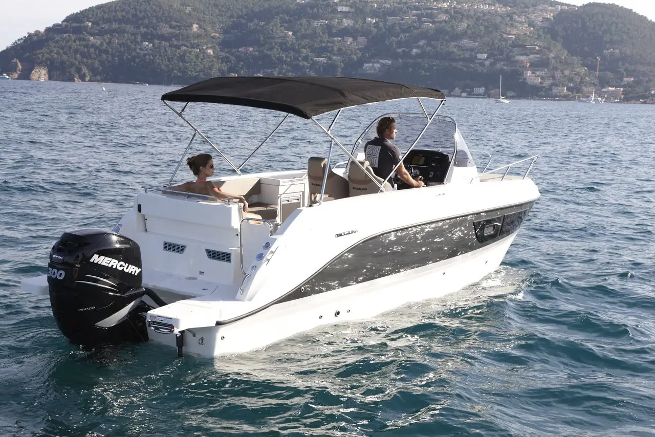Quicksilver 805, photograph 2