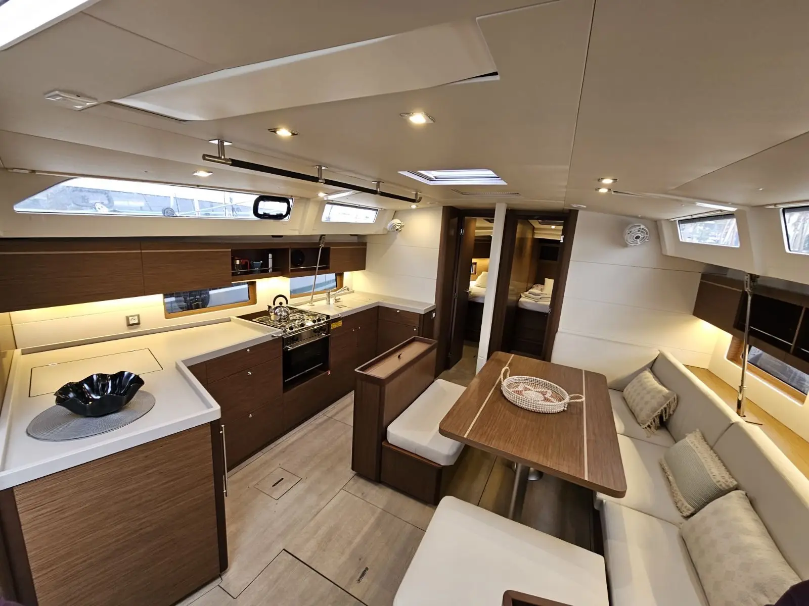 Lena, Interior image