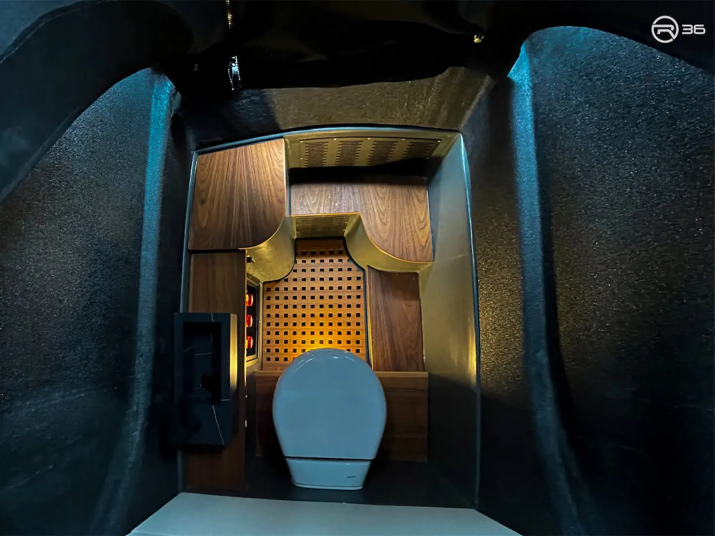 AELIA, Interior image