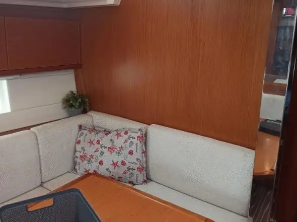 Nutmeg, Interior image