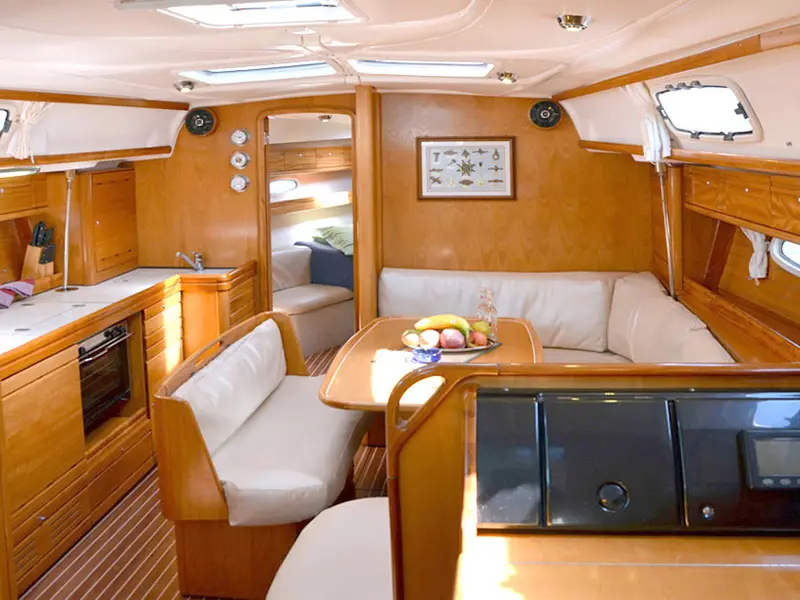 Ira, Interior image