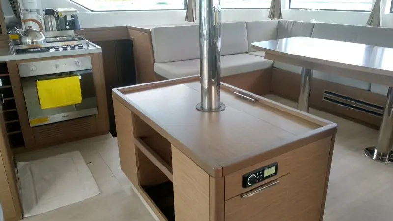 Ocean, Salon / Kitchen