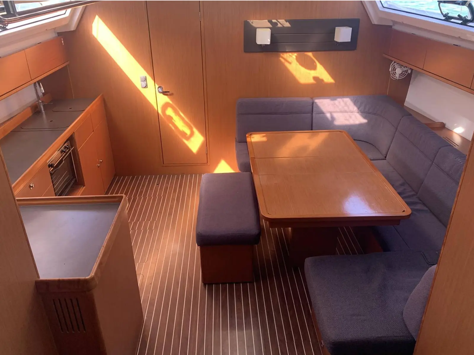 CJ, Interior image