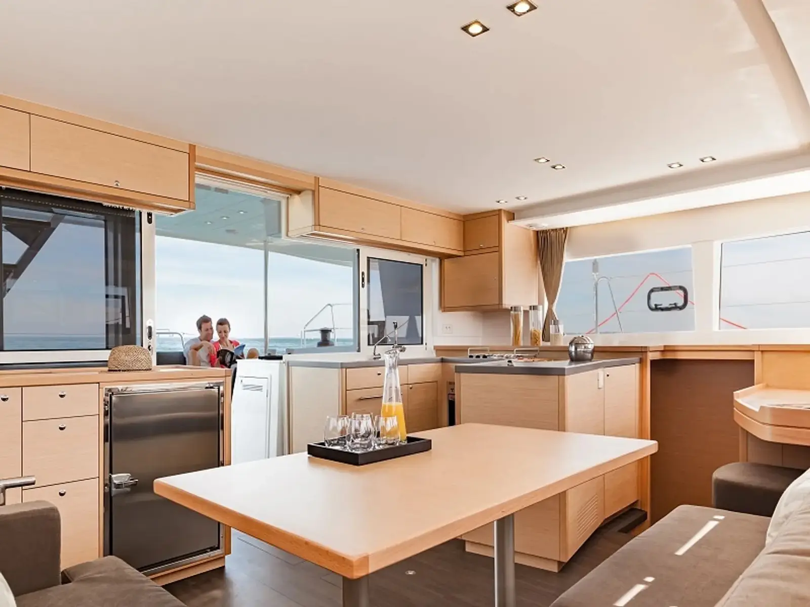 Maja, Interior image