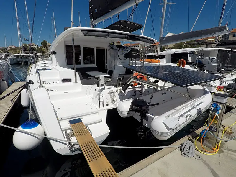 Tom Cat, Lagoon 40