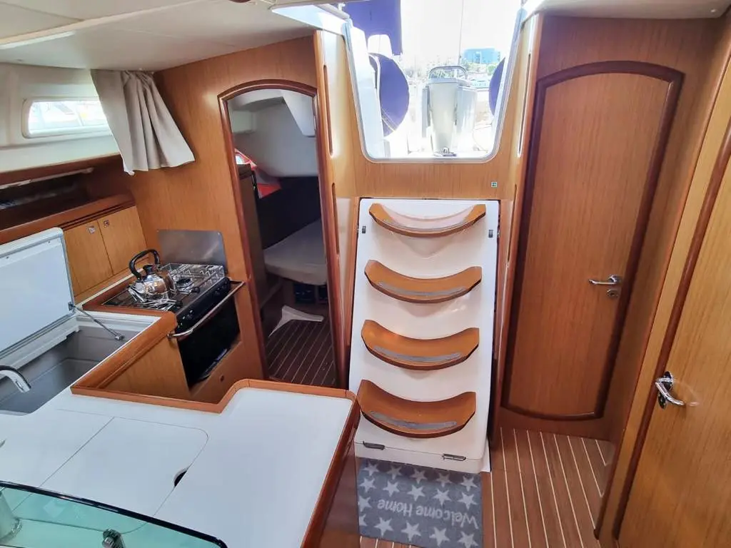 Sea Nest, Interior image
