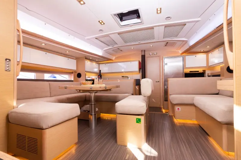 Vita, Interior image