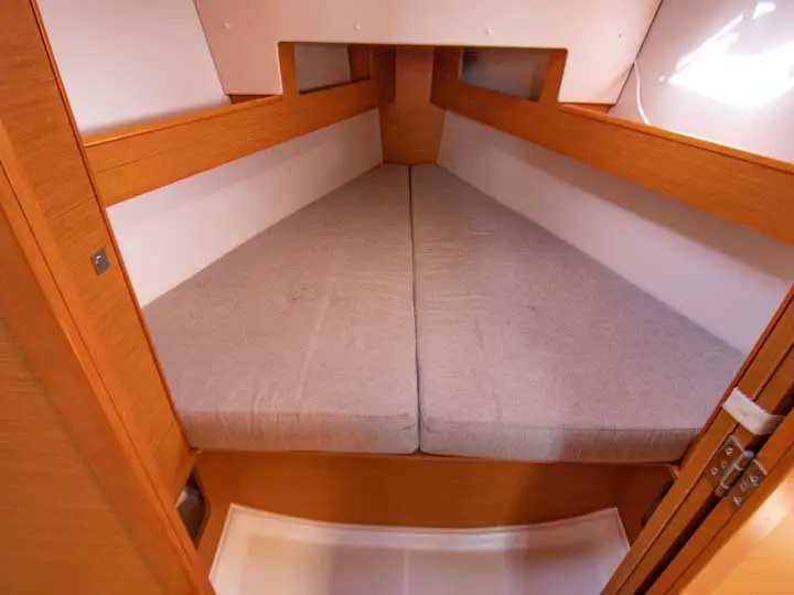 Nevena, Forepeak cabin