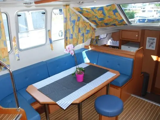 2511, Interior image