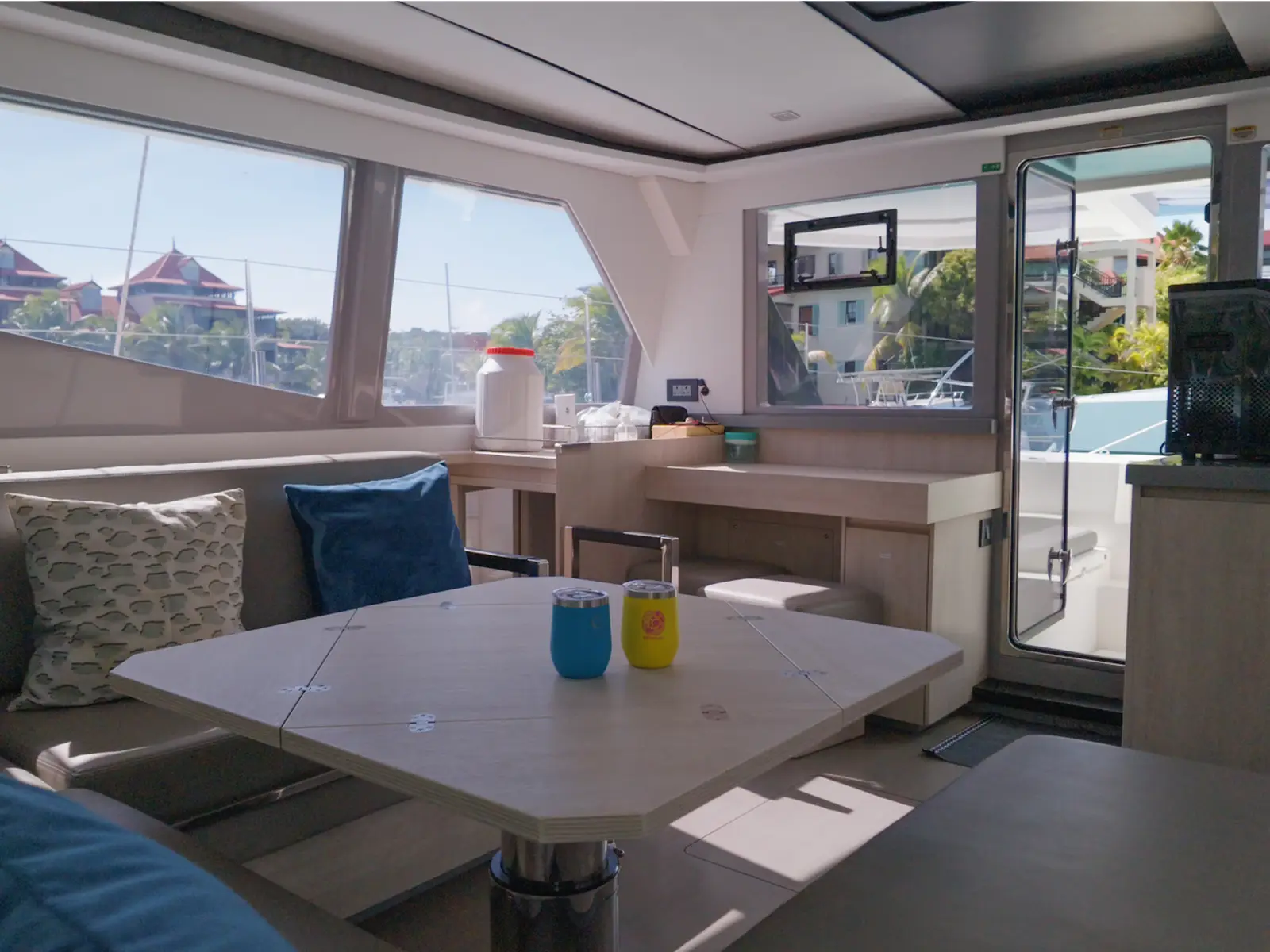 Premium, Interior image