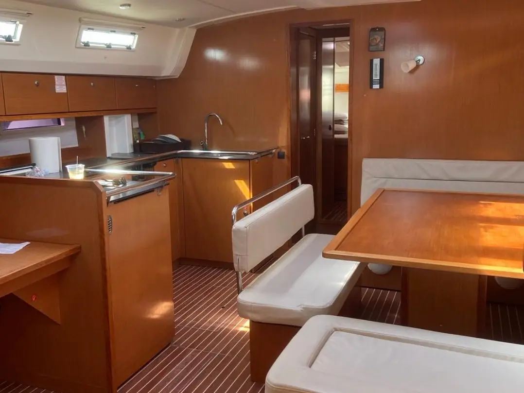 Marianthi M, Interior image