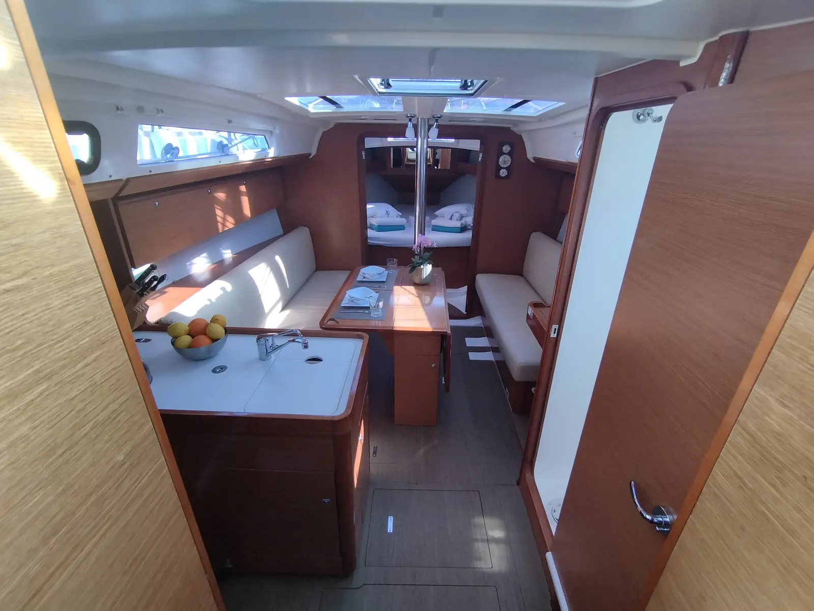 Else, Interior image