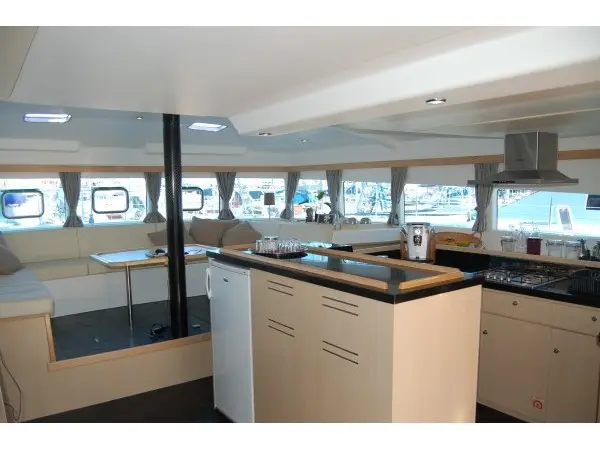Iris, Interior image