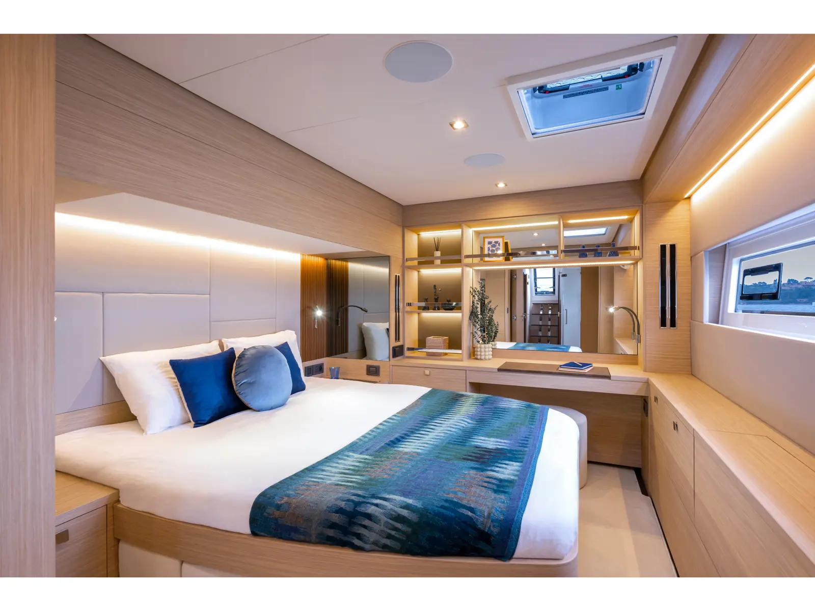 SAILUXE - Ornella, Interior image