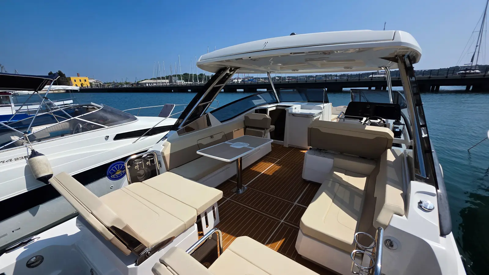 Aquila 32, photograph 8