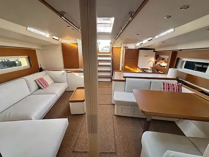 Premium, Interior image