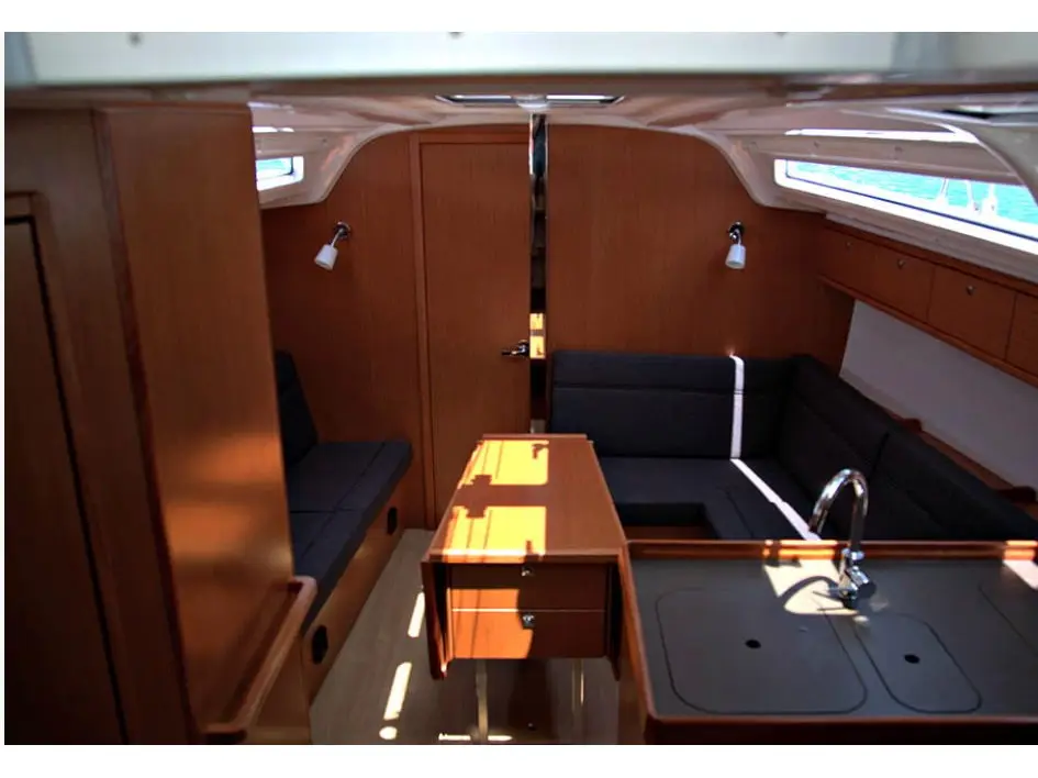 Bav37/2015, Interior image
