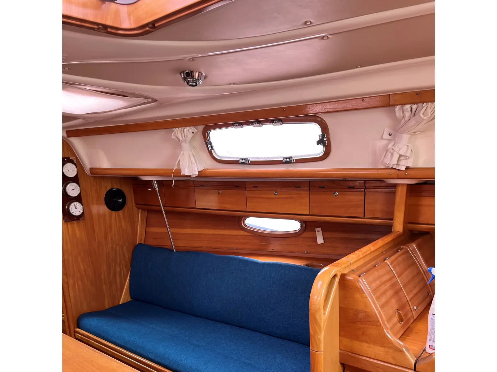 Small AS, Interior image