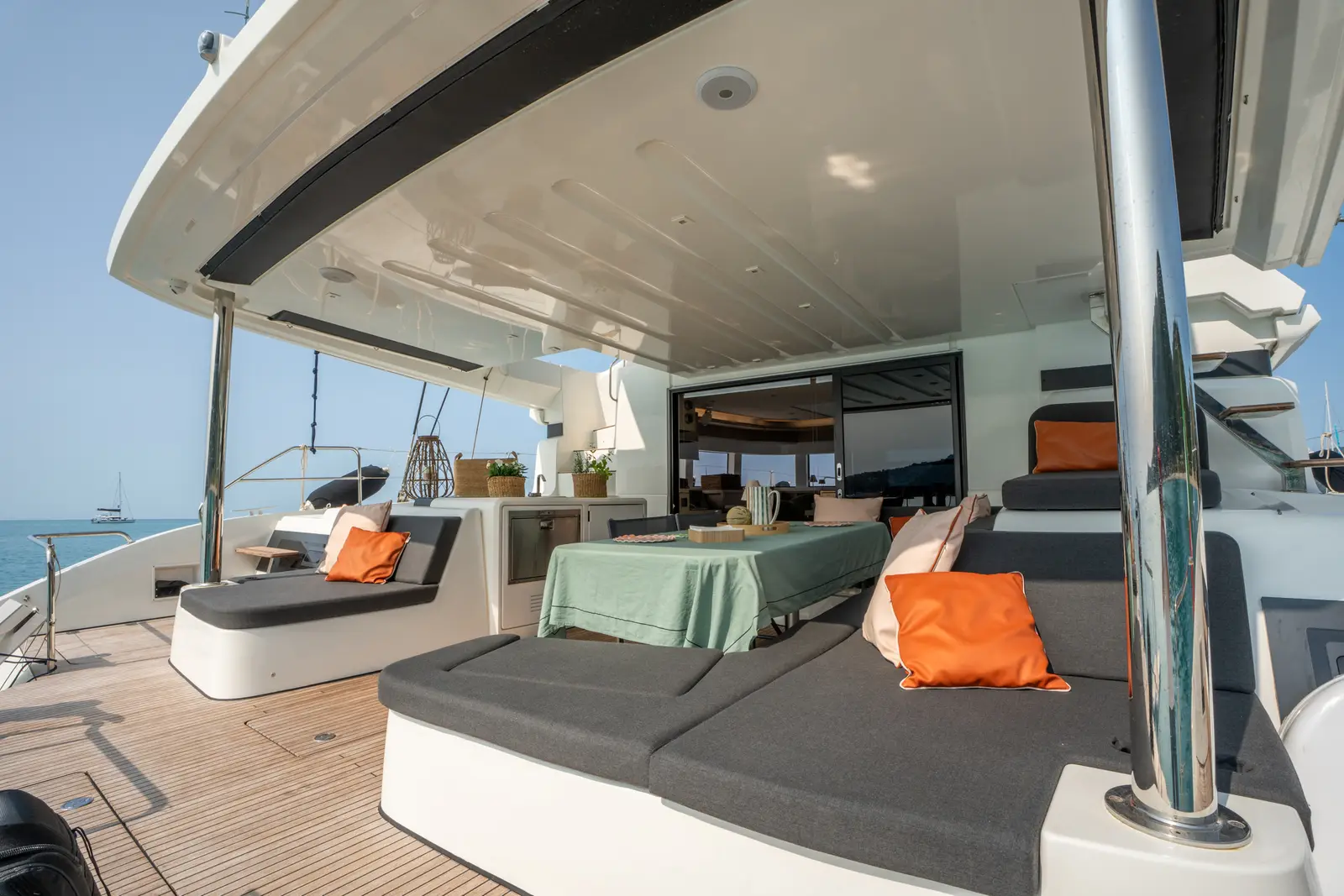 SAILUXE - Vega, Cockpit